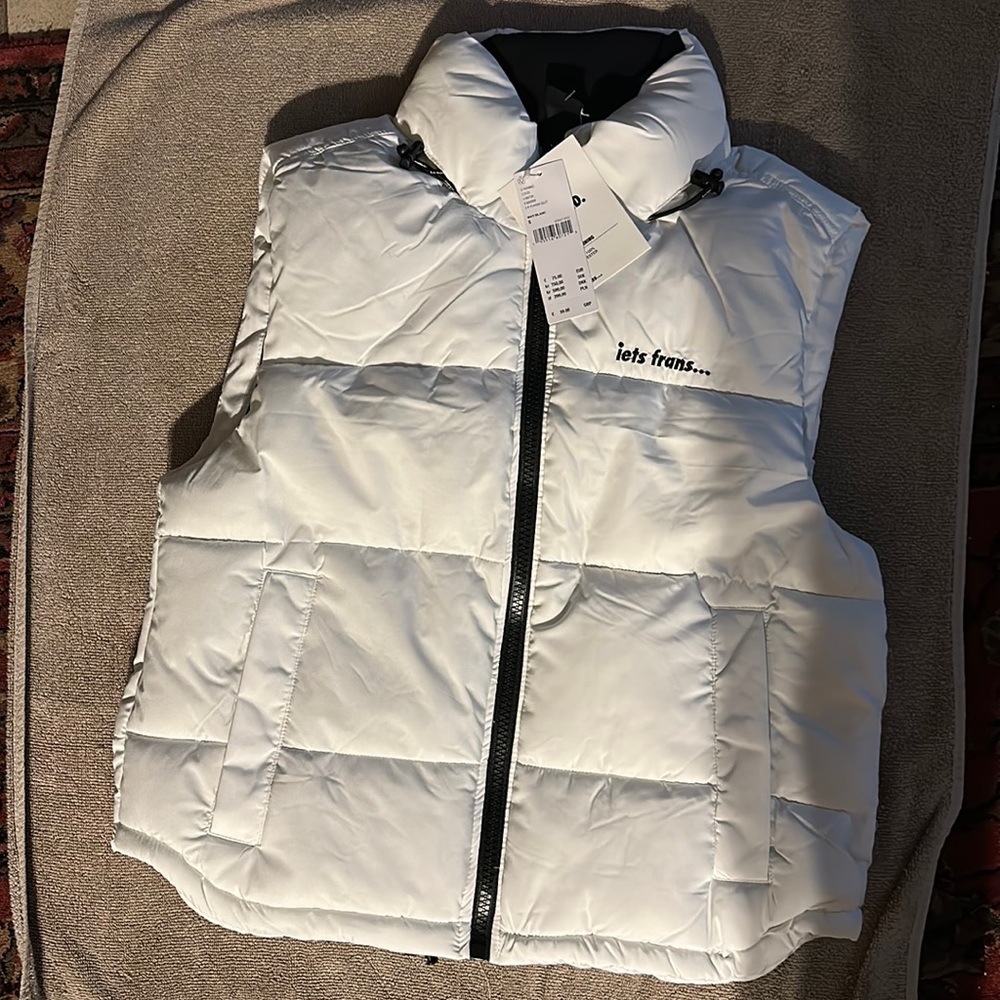ijets Frans….. white vest small black inside